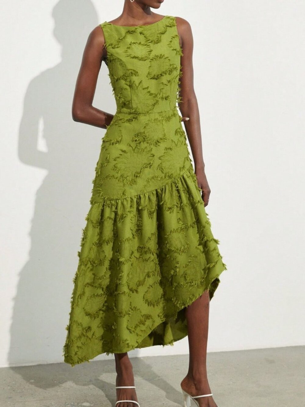 Green Elegant Women's Round Neck Sleeveless Waist-Cinched Skirt Dress - Picture 4 of 7